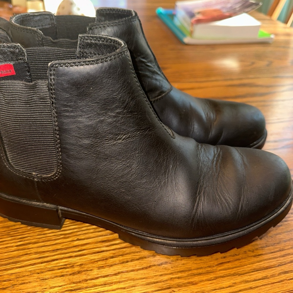 Sorel Chelsea boots black pre-owned condition. Waterproof 8 1/2